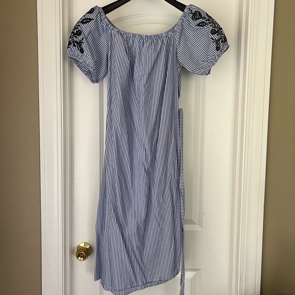 Blue and white striped dress with black embroidery on the sleeves. Size XL - Picture 1 of 8